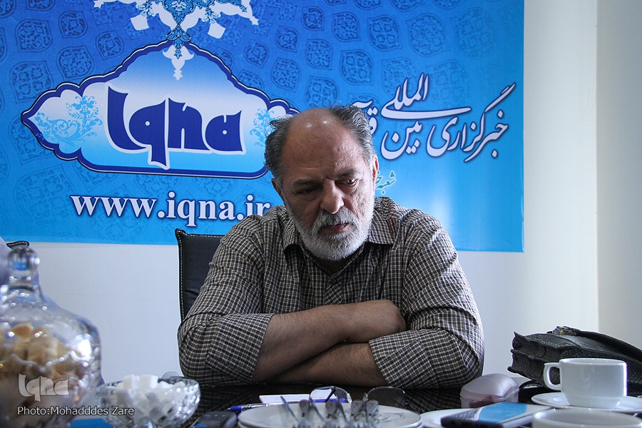 معلم هر جا رود قدر بیند و در صدر نشیند!