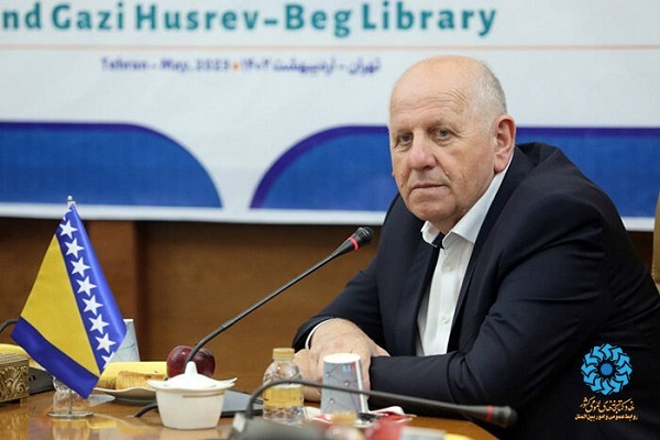 امضای تفاهم‌نامه همکاری نهادکتابخانه‌های عمومی و کتابخانه غازی خسروبیگ