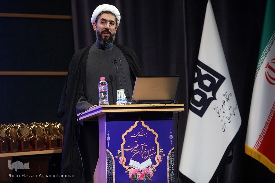 بیست و هفتمین جشنواره قرآن و عترت وزارت بهداشت //برگزیدگان بیست و هفتمین جشنواره قرآن و عترت وزارت بهداشت تقدیر شدند