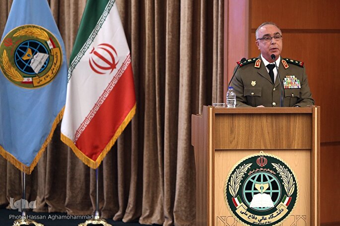 پهبد عبدالکریم محمود ابراهیم رئیس ستاد کل ارتش سوریه پهبد عبدالکریم محمود ابراهیم رئیس ستاد کل ارتش سوریه