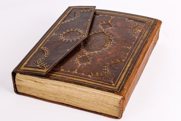 اهدای نسخه خطی کمیاب به مجمع قرآن شارجه از سوی رئیس جمهور اسبق مکزیک/آماده اهدای نسخه خطی کمیاب به مجمع قرآن شارجه از سوی رئیس جمهور اسبق مکزیک/آماده