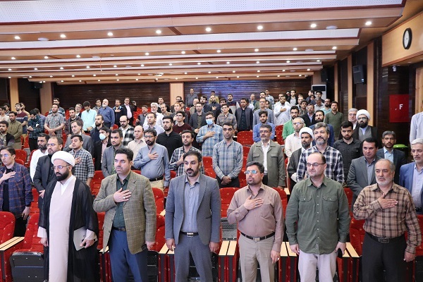 دشمن به دنبال لائیک کردن فضای دانشگاه است + عکس دشمن به دنبال لائیک کردن فضای دانشگاه است + عکس