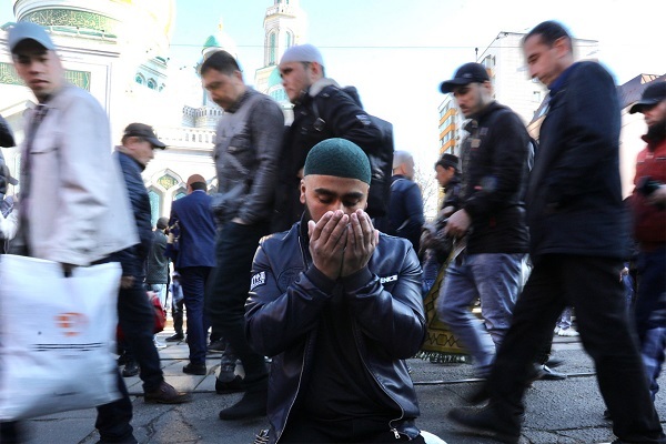 برگزاری مراسم باشکوه نماز عید فطر در روسیه + عکس  // اماده