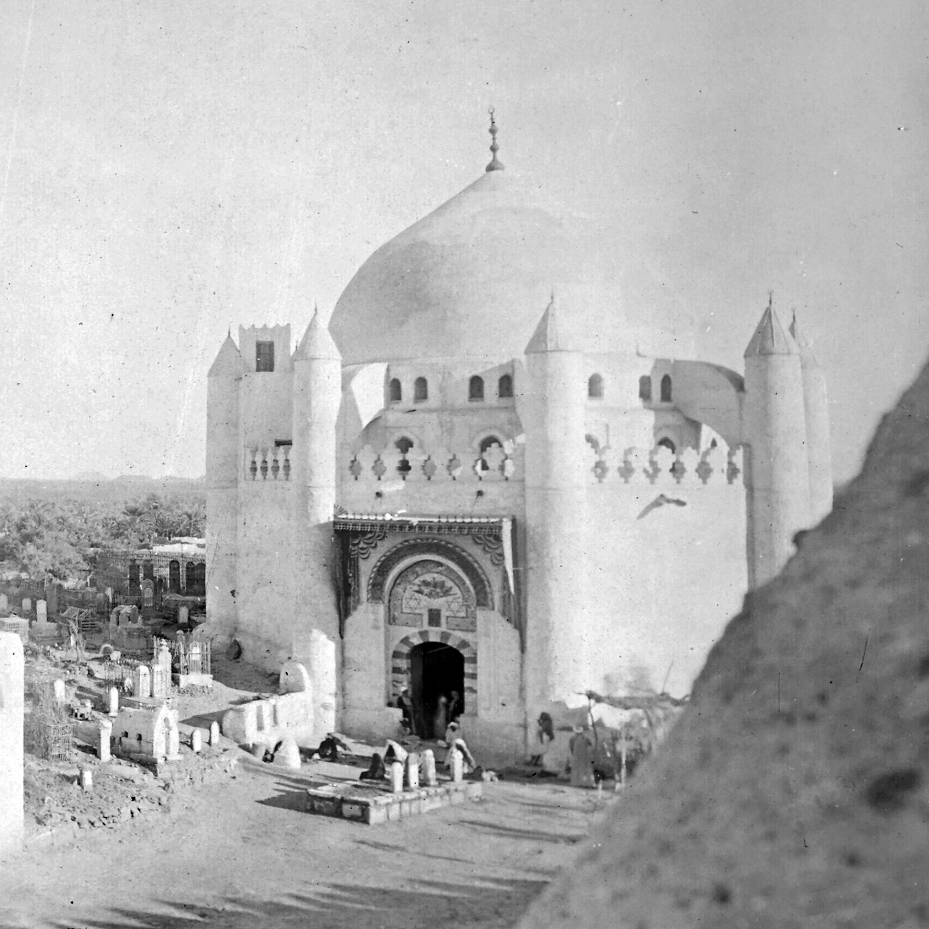 ماجرای دو بار تخریب و اولین مدفونین و بناهای قبرستان بقیع