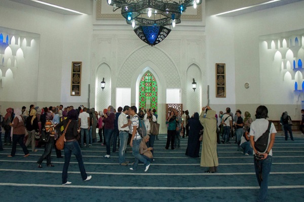 نگاهی به جنوبیترین مسجد اروپا + فیلم و عکس نگاهی به جنوبیترین مسجد اروپا + فیلم و عکس