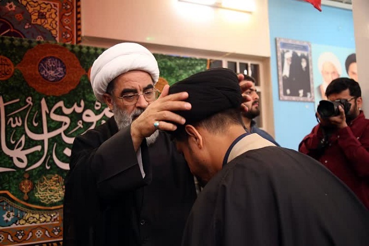 امراسم عمامه‌گذاری در دفتر آیت‌الله فاضل لنکرانی برگزار شد