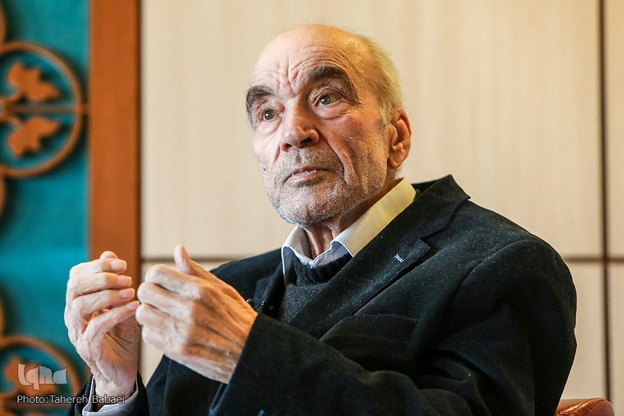 خوشبختم که با دانشمندان بودم و با آن‌ها دیالوگ داشتم و بهره‌ها بردم و از این بهره‌ها نیز شادم...