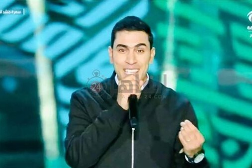 تلاوت زیبای قرآن از سوی نغمهخوان مصری در مراسم عروسی خود تلاوت زیبای قرآن از سوی نغمهخوان مصری در مراسم عروسی خود