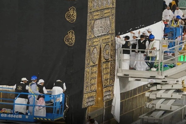 بالا بردن پرده کعبه +فیلم و عکس بالا بردن پرده کعبه +فیلم و عکس