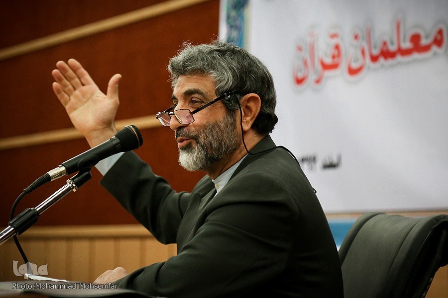 جلسه هفتگی قرآن «محمد خواجوی» جلسه هفتگی قرآن «محمد خواجوی»