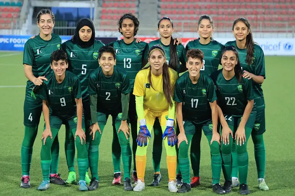 آمنه حنیف و دنبال کردن رویای فوتبالیست شدن آمنه حنیف و دنبال کردن رویای فوتبالیست شدن