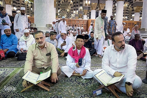 اجرای تلاوت و برنامه حفظ توسط احمد ابوالقاسمی و محمدرضا جاهدی‌نیا در کاروان حجاج هندی + فیلم