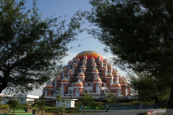 مسجدی با 99 گنبد ! + فیلم و عکس مسجدی با 99 گنبد ! + فیلم و عکس