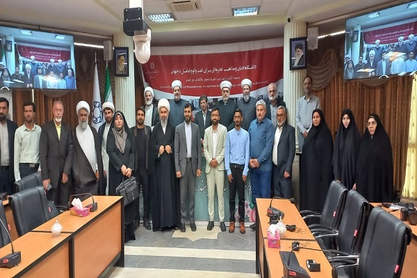 امام خمینی (ره) در مقام سخن و عمل پیشوای وحدت در جهان اسلام بود امام خمینی (ره) در مقام سخن و عمل پیشوای وحدت در جهان اسلام بود