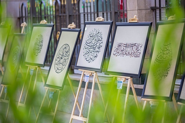 نمایش آثار خوشنویسی قرآنی هنرمندان در بینالحرمین + عکس نمایش آثار خوشنویسی قرآنی هنرمندان در بینالحرمین + عکس