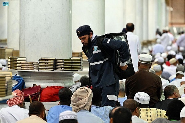 زمزم، گواراترین آب و مبارک‌ترین سوغاتی چشم‌انتظاران حجاج + فیلم