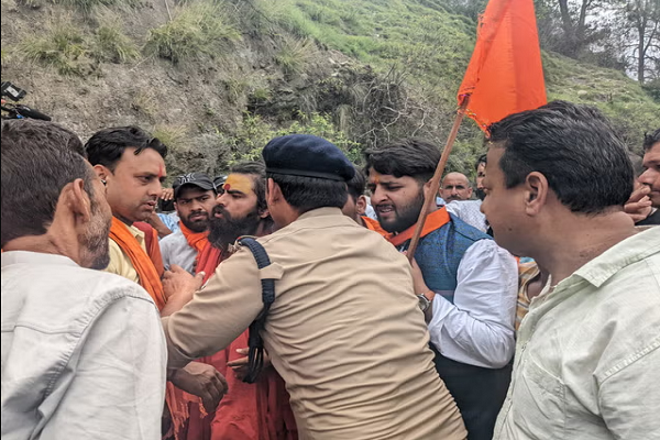 نشان X برای نشان دادن نفرت از مسلمانان نشان X برای نشان دادن نفرت از مسلمانان