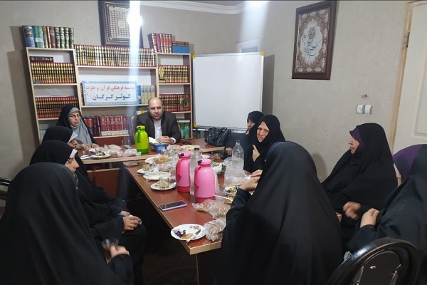 نشست ماهانه مدیران مؤسسات قرآنی استان در مؤسسه کوثر گرگان