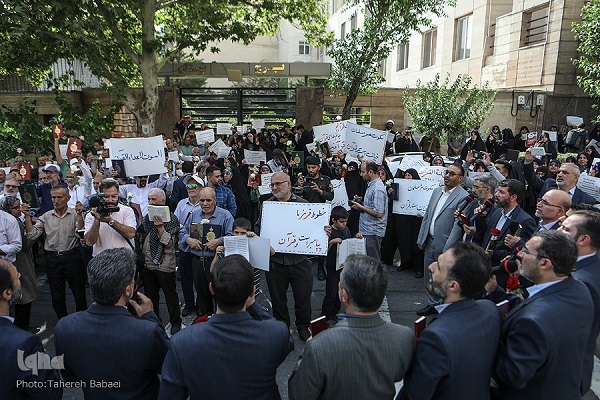 كاخ بیبنيان سلطه استكبار را با منطق قرآنی فرو میریزیم كاخ بیبنيان سلطه استكبار را با منطق قرآنی فرو میریزیم