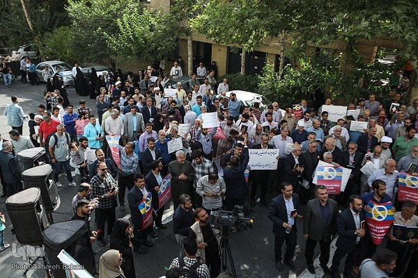 كاخ بیبنيان سلطه استكبار را با منطق قرآنی فرو میریزیم كاخ بیبنيان سلطه استكبار را با منطق قرآنی فرو میریزیم