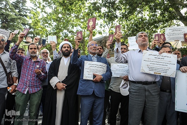 دولت‌ها و مردم هزینه توهین به قرآن را بالا ببرند