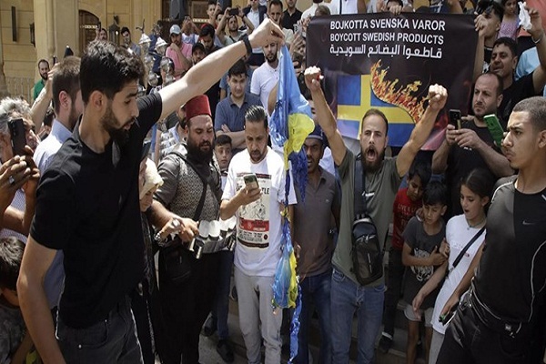 حضور 50 هزار فلسطینی در نماز جمعه مسجدالاقصی/ تظاهرات مردم لبنان و اردن در حمایت از فلسطینیان