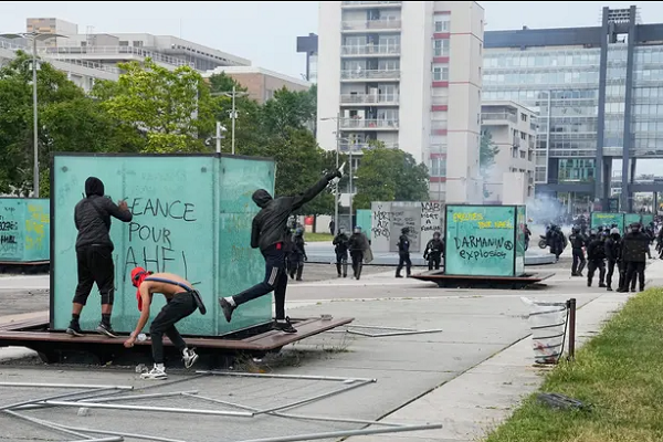 فرانسوی ها عصبانی هستند: جوامع پس از اعتراضات واکنش نشان میدهند فرانسوی ها عصبانی هستند: جوامع پس از اعتراضات واکنش نشان میدهند