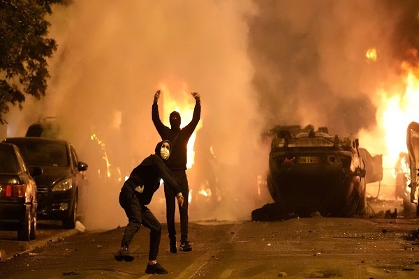 ریشه شورشهای اخیر فرانسه شکست ادغام جوامع است ریشه شورشهای اخیر فرانسه شکست ادغام جوامع است