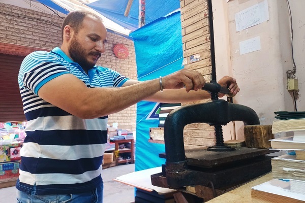 جوان مصری و 20 سال صحافی قرآن جوان مصری و 20 سال صحافی قرآن