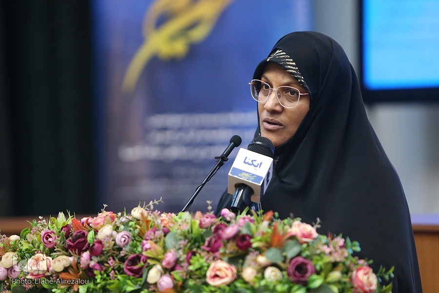 اختتامیه مسابقات قرآن بانوان شاغل و خانوادههای ستاد آجا برگزار شد + فیلم اختتامیه مسابقات قرآن بانوان شاغل و خانوادههای ستاد آجا برگزار شد + فیلم