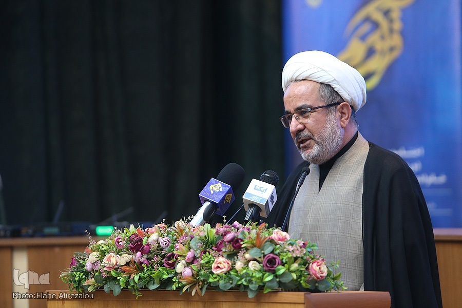 اختتامیه مسابقات قرآن بانوان شاغل و خانوادههای ستاد آجا برگزار شد + فیلم اختتامیه مسابقات قرآن بانوان شاغل و خانوادههای ستاد آجا برگزار شد + فیلم