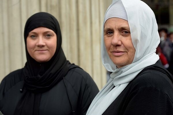 خواهران مسلمان ایرلند و کمک به پائینترین اقشار جامعه خواهران مسلمان ایرلند و کمک به پائینترین اقشار جامعه