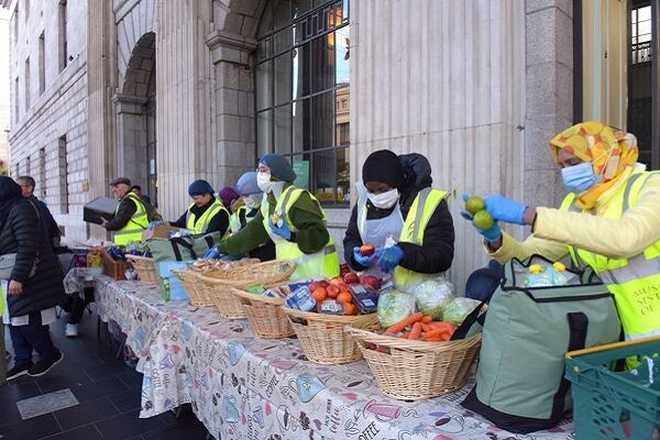 خواهران مسلمان ایرلند و کمک به پائینترین اقشار جامعه خواهران مسلمان ایرلند و کمک به پائینترین اقشار جامعه