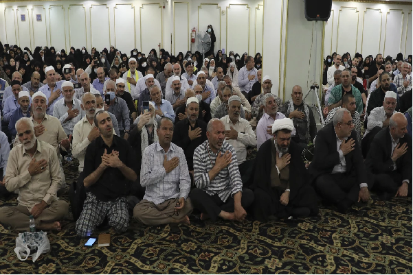 حجاج ایرانی آخرین دعای کمیل مدینه را زمزمه کردند