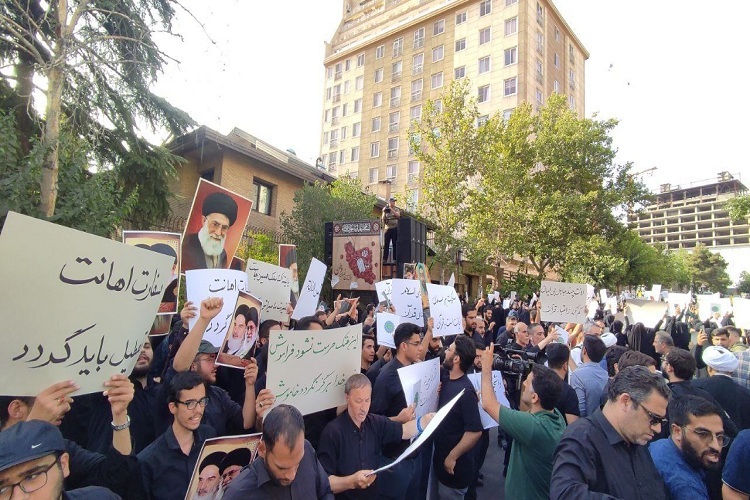 تجمع دانشجویان مقابل سفارت سوئد تجمع دانشجویان مقابل سفارت سوئد