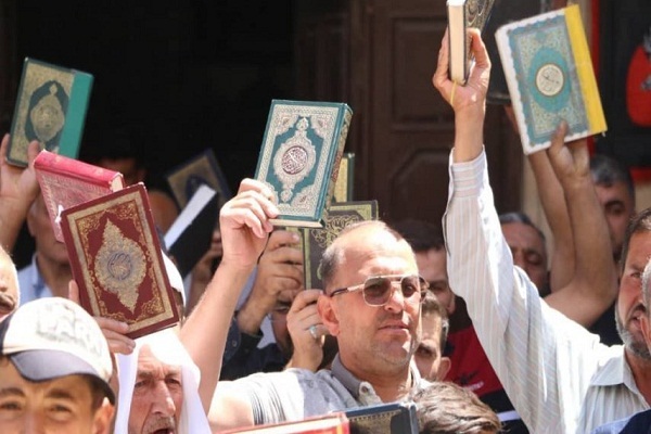 سفیر سوئد در بیروت، لبنان را ترک کرد/ تظاهرات سوری‌های در اعترض به هتک حرمت قرآن