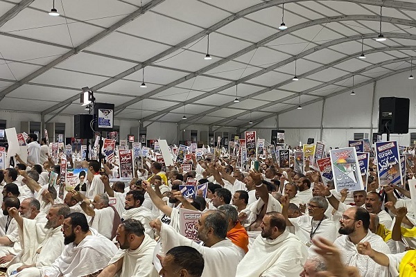 طنین شعارهای برائت از مشرکان زائران ایرانی در عرفات