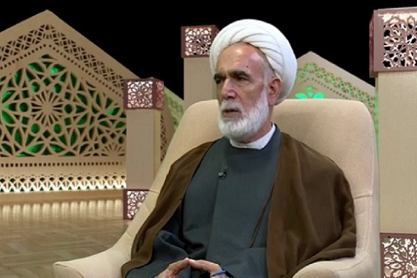 اشعار عزاداری باید فاخر و پر محتوا باشد/ پیوند ناگسستنی عاشورا و سیاست