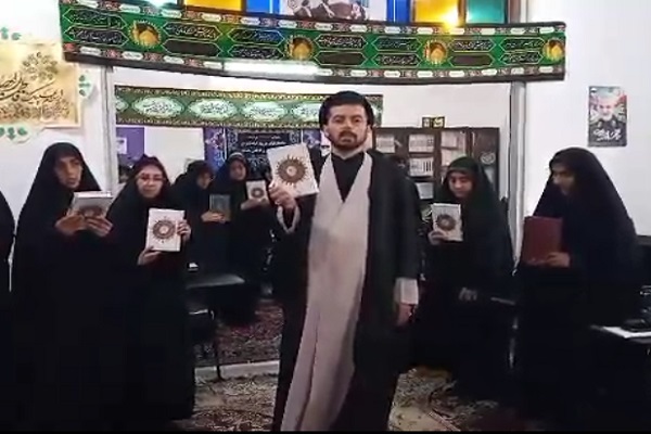 جمع قاریان، حافظان و اساتید مؤسسه کریمه آل‌رسول(س) شعبه علی‌آباد کتول استان گلستان
