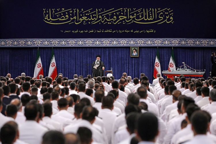 دیدار کارکنان و خانوادههای ناوگروه ۸۶ ارتش جمهوری اسلامی ایران با رهبر انقلاب دیدار کارکنان و خانوادههای ناوگروه ۸۶ ارتش جمهوری اسلامی ایران با رهبر انقلاب