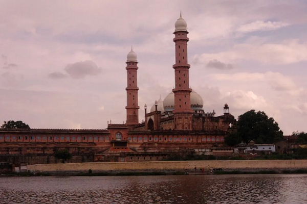 نگاهی به 9 مسجد زیبا و بزرگ هند نگاهی به 9 مسجد زیبا و بزرگ هند