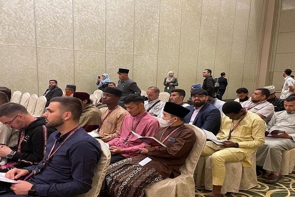 تصاویری از حضور علیرضا بیژنی در مراسم قرعهکشی مسابقات قرآن مالزی تصاویری از حضور علیرضا بیژنی در مراسم قرعهکشی مسابقات قرآن مالزی