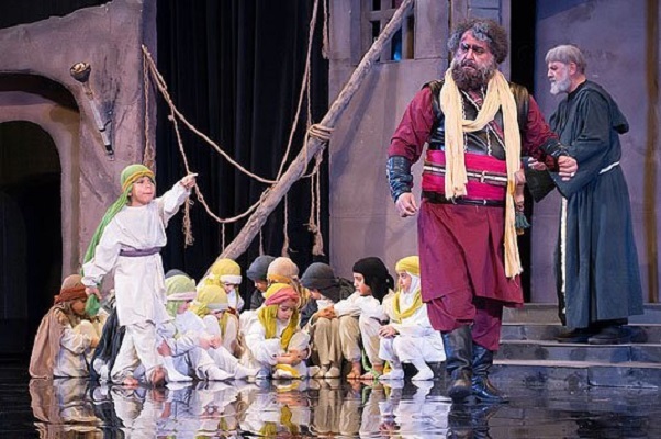 پنجشنبه //// نمایشی عاشوایی که 33 سال با مخاطب خدا را فریاد می‌زند