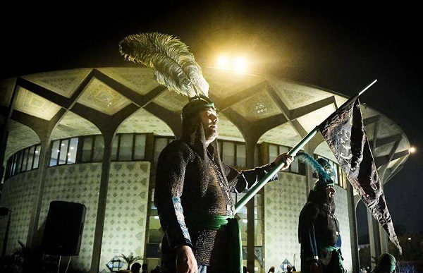 هنرمند آیینی رابط انتقال معارف الهی برای رشد و تعالی انسان است/ خاموش کردن آتش کینه دشمنان با هنر آیینی + صوت