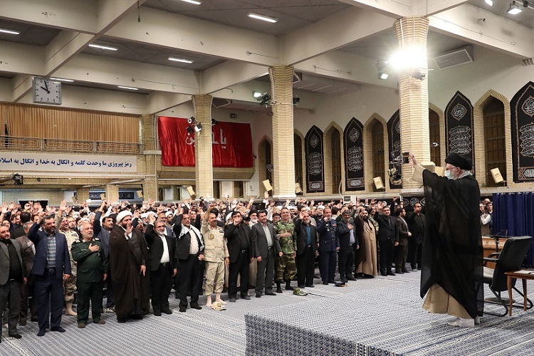 هزاران نفر از مردم سیستان و بلوچستان و خراسان جنوبی با رهبر انقلاب دیدار میکنند هزاران نفر از مردم سیستان و بلوچستان و خراسان جنوبی با رهبر انقلاب دیدار میکنند