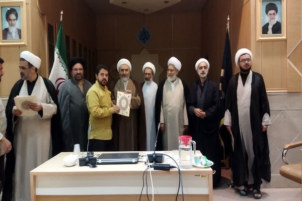از دستاندرکاران نشریات حائز رتبه الف مجتمع قرآن و حدیث تقدیر شد از دستاندرکاران نشریات حائز رتبه الف مجتمع قرآن و حدیث تقدیر شد