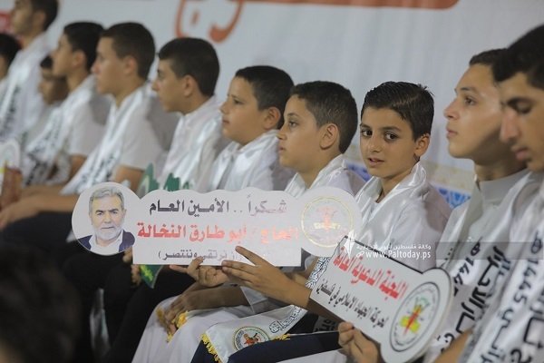 تکریم حافظان قرآن در غزه + عکس تکریم حافظان قرآن در غزه + عکس