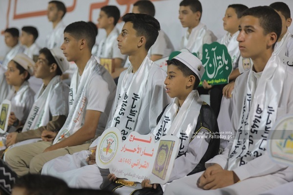 تکریم حافظان قرآن در غزه + عکس تکریم حافظان قرآن در غزه + عکس