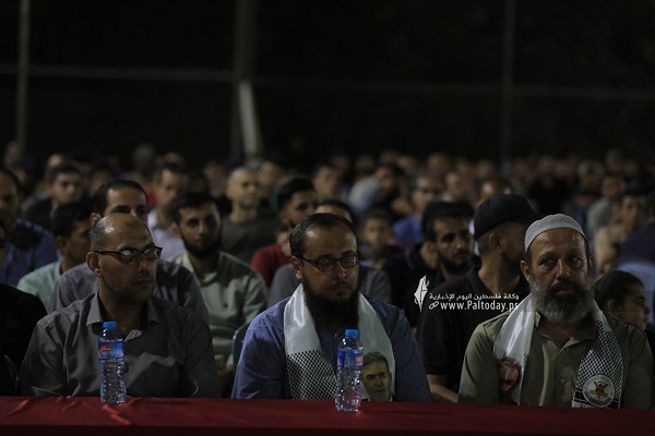 تکریم حافظان قرآن در غزه + عکس تکریم حافظان قرآن در غزه + عکس