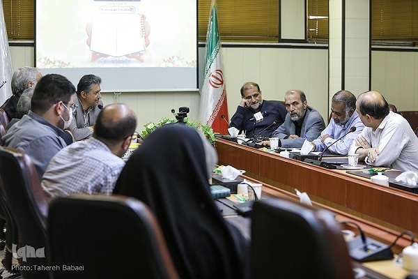 نقد بر عدم مشورت شورای عالی انقلاب فرهنگی در امر واگذاری شورای توسعه